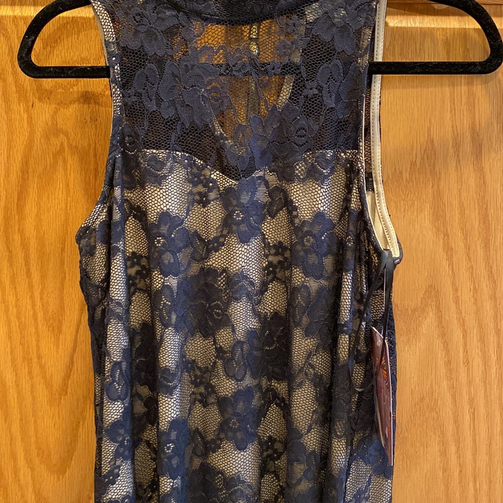 Brand new lace dress - Picture 2 of 4